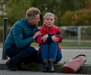 Na Wspólnej odc. 3966. Kamil Hoffer (Kazimierz Mazur), Łucja Agier (Magdalena Kaczmarek)