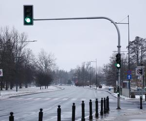 Puste ulice w Warszawie - zdjęcia. Stolica opustoszała na ferie zimowe