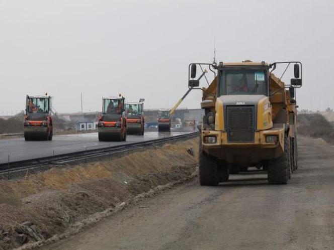 Autostrada A2 - wylewanie asfaltu