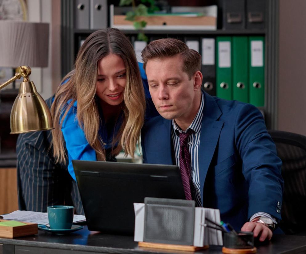 Na Wspólnej, odcinek 4062: Nowa prawniczka w kancelarii Darka i Zakościelnego! Atrakcyjna Kalina zacznie pracę od flirtu - ZDJĘCIA