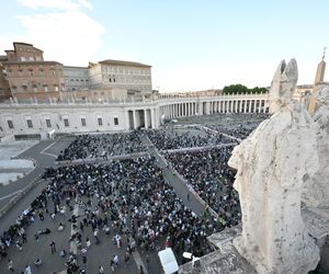 Tłumy na placu św. Piotra