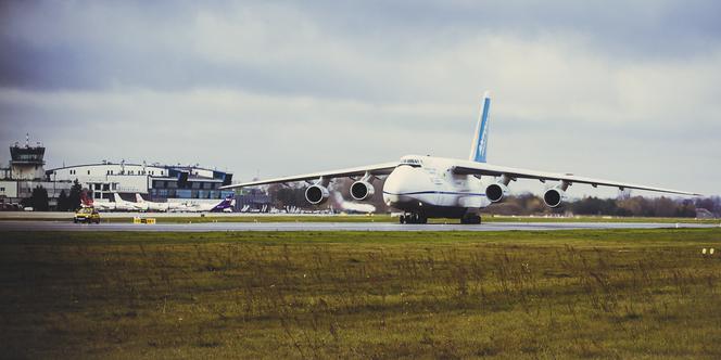 Antonow An-124 Rusłan na lotnisku w Pyrzowicach