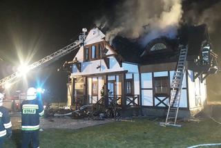 Pożar w Świniarsku! Drewniany dom stanął w płomieniach