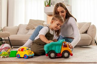 Czy miłość do adoptowanego dziecka przychodzi sama? Ta mama opowiada, jak naprawdę wygląda budowanie więzi