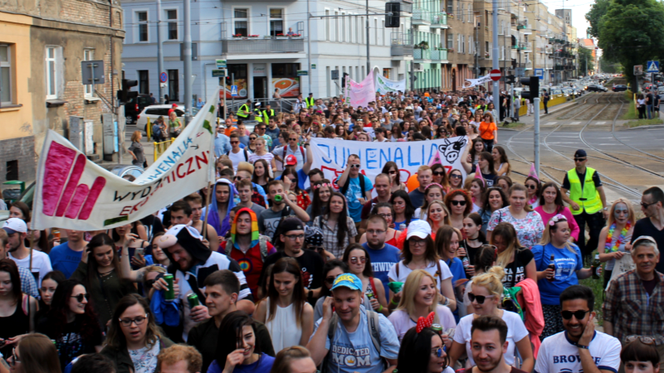 Korowód studentów przeszedł ulicami Szczecina