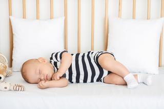 W tym kraju niemowlęta śpią średnio o 2 godziny dłużej. Co polskie mamy robią nie tak?