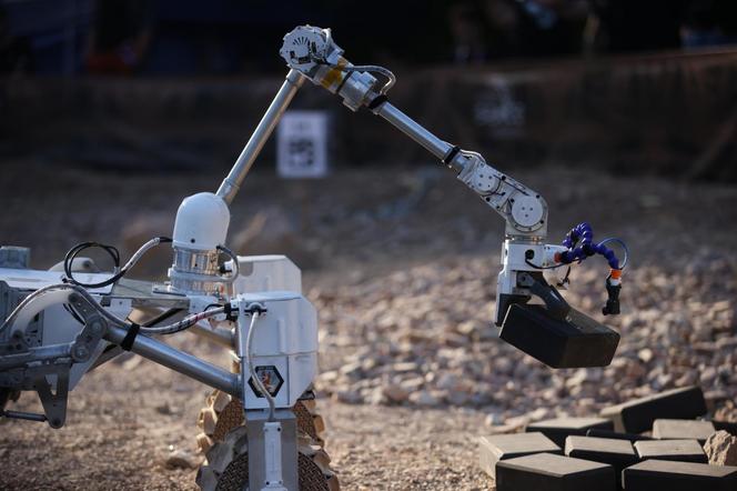 10. edycja zawodów łazików marsjańskich European Rover Challenge na terenie Akademii Górniczo-Hutniczej w Krakowie