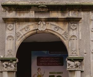 Renesansowy portal w bloku w Świdnicy