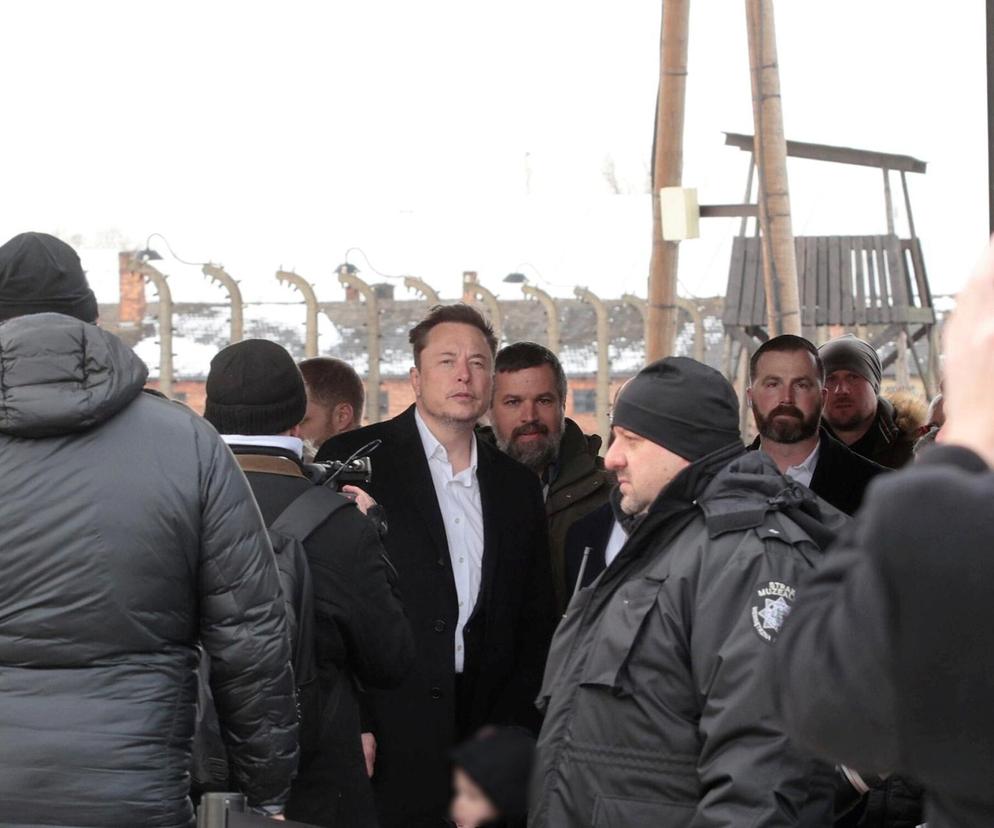 Elon Musk w Auschwitz upamiętnia ofiary 