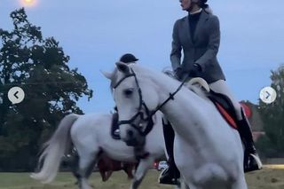 Agnieszka Woźniak-Starak wyglądała jak z brytyjskiej arystokracji. Co za luksus!