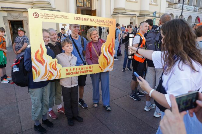 Uczestnicy 45. Warszawskiej Akademickiej Pieszej Pielgrzymki Metropolitalnej na Jasną Górę