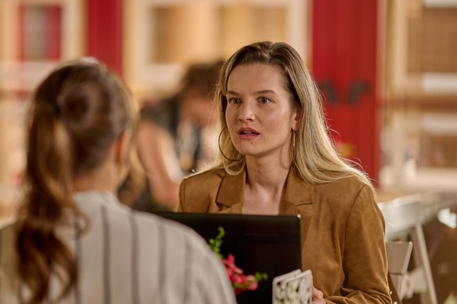 Na Wspólnej odc. 4082. Kasia (Julia Chatys), Greta (Klaudia Łapot)