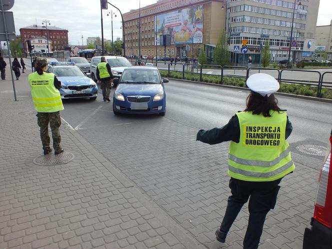 Naćpany taksówkarz woził ludzi w Bydgoszczy. Miał w aucie maczetę i pałkę teleskopową!