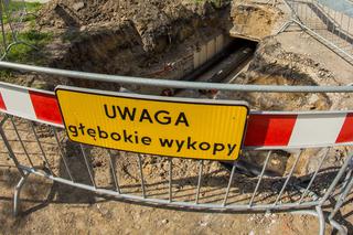 Zamkną ul. Fabryczną. Będą objazdy dla kierowców i autobusów [LISTA ZMIAN]