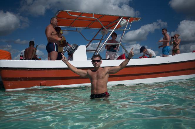 ZABRAŁ DOMINIKĘ NA DOMINIKANĘ.