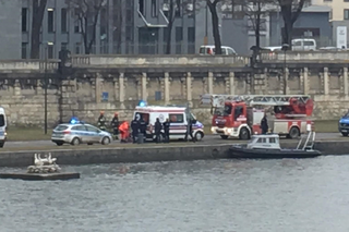 Kraków: Akcja służb przy kładce Bernatka. Z Wisły wyłowiono mężczyznę