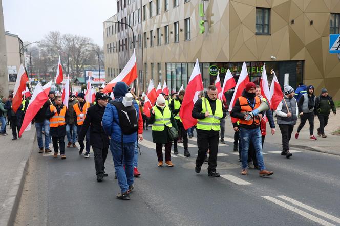 Protest rolników 20 marca w Lublinie. Przeszli ulicami miasta pod LUW