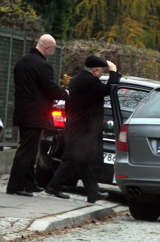 Co Jarosław Kaczyński nosi w teczce?