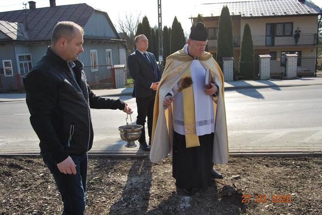 TEN święty ma ochronić Ryglice przed koronawirusem! Właśnie wrócił na swoje miejsce
