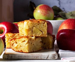 Ten przepis to prawdziwy hit w moim domu. Robię to ciasto z jabłkami, gdy mam ochotę na coś prostego