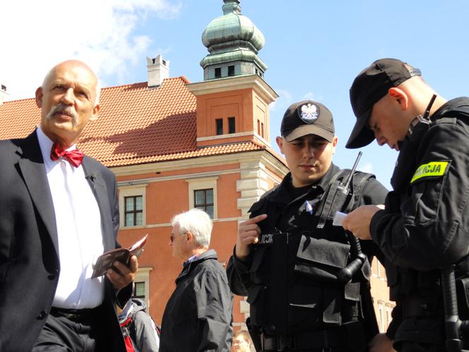 Janusz Korwin Mikke pod Kolumną Zygmunta