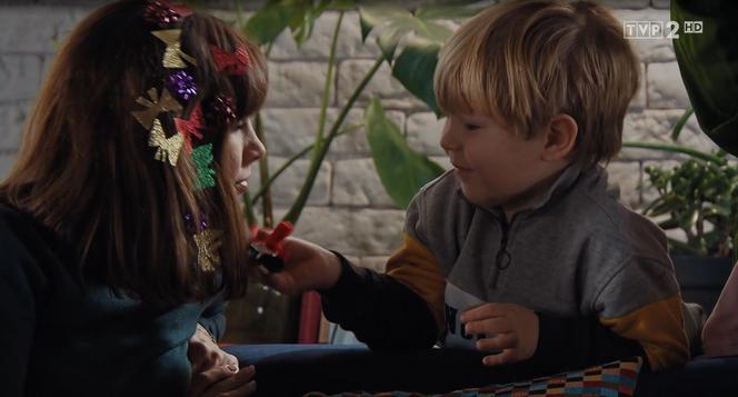 M jak miłość, odc. 1510: Aneta (Ilona Janyst), Szymek (Staś Szczypiński)