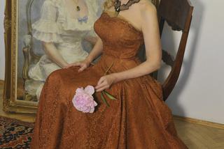 Laura Łącz pozowała w sukniach Niny Andrycz