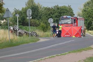 Tragedia na początku wakacji. Rozbite samochody i dachowanie. Kierowca nie miał szans