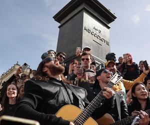 Tak wyglądał spontaniczny koncert Jareda Leto na rynku w Krakowie!