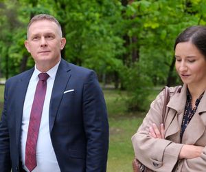 M jak miłość, odcinek 1883: Burzliwa historia romansu Rogowskiego i Elsy. To dlatego Artur zostawił ukochaną, która była z nim w ciąży - ZDJĘCIA