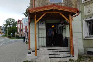 Dziennikarz Super Expressu szukał złotego pociągu, a znalazł prawdziwą perełkę! Takiego baru długo nie widział