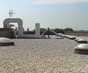 Świetliki dachowe – doświetlenie, wentylacja i komfort pracy w halach przemysłowych