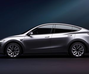 Tesla Model Y (2025)