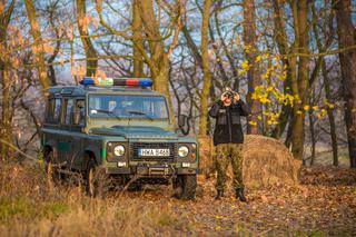 Białowieża. Dwie osoby utknęły na bagnach. Irakijka była wycieńczona [WIDEO]