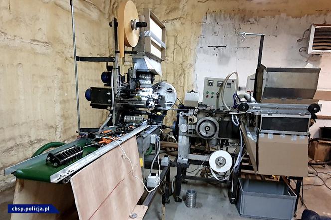 CBŚP rozbiło gang: zlikwidowało laboratoria, plantacje marihuany, skonfiskowało blisko 80 kg amfetaminy, przejęło nieruchomości, samochody, pieniądze.