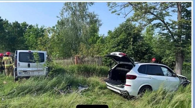 Zderzenie trzech pojazdów w Starym Opolu. Dwie osoby trafiły do szpitala
