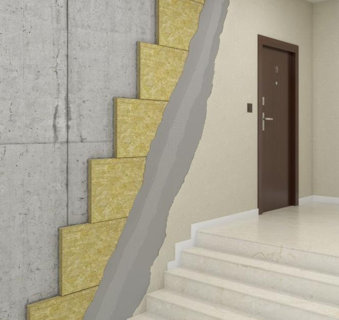 izolacja ściany wewnętrznej na klatce schodowej