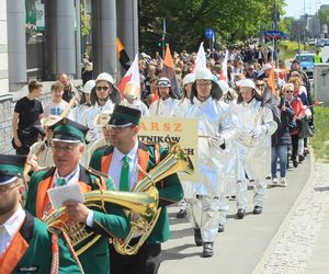 Warszawa pielęgnuje tradycję hutniczą. Kolorowa parada przeszła ulicami miasta