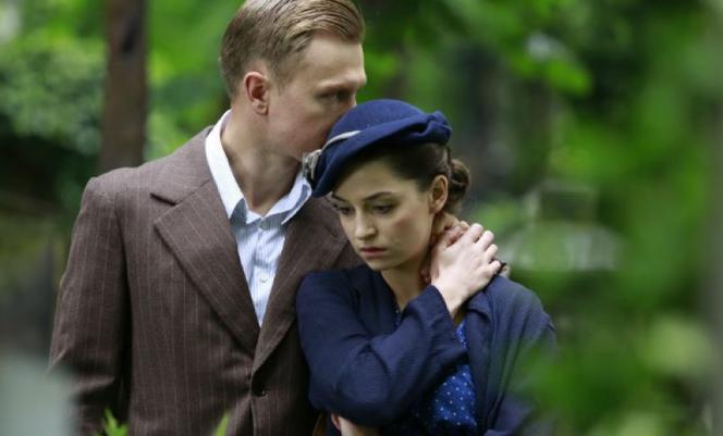 Czas honoru 6 sezon odc. 72. Michał (Jakub Wesołowski), Lena (Agnieszka Więdłocha)