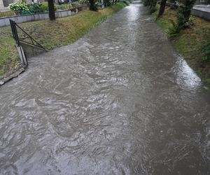 Kielce. Rzeka Silnica w czasie ulewy