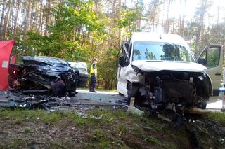 Tragedia! Roztrzaskane samochody na drodze. Są ofiary