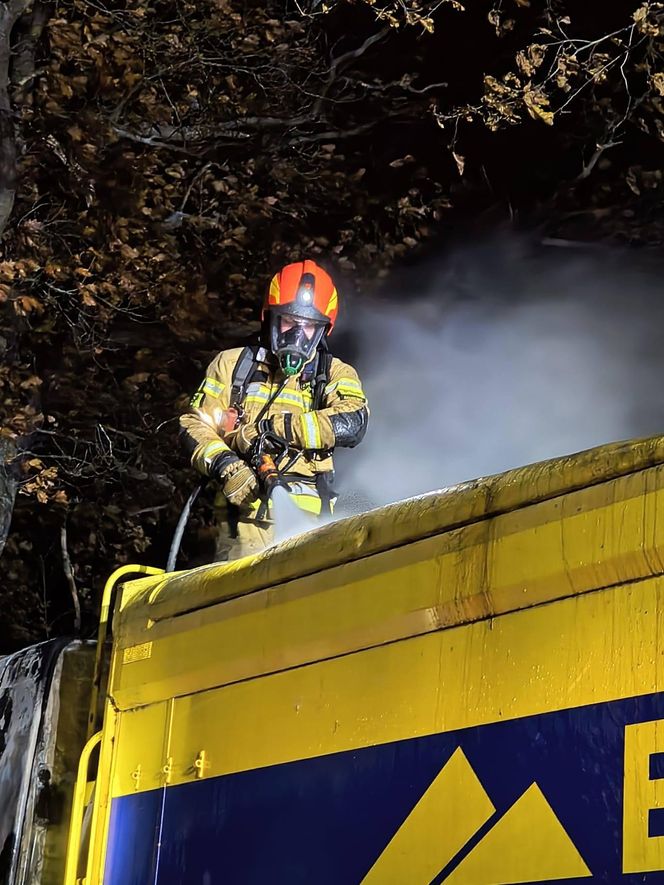 Ciężarówka płonęła jak pochodnia! Droga była zablokowana