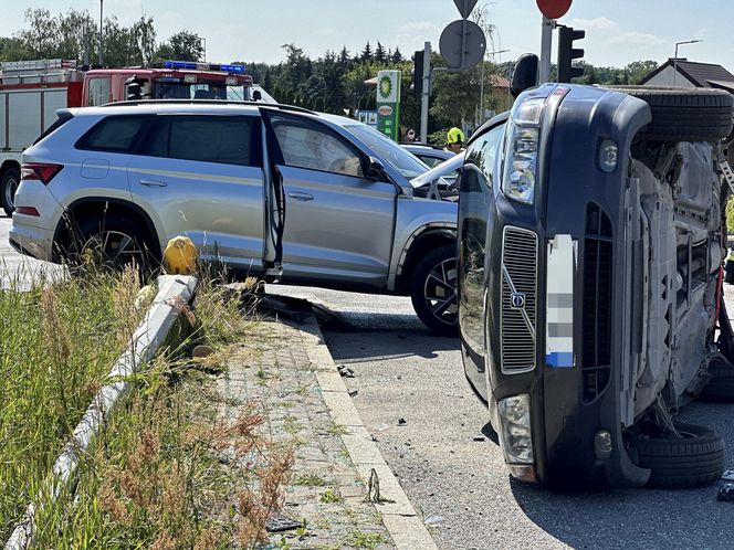 Potworny wypadek pod Legionowem, troje dzieci w szpitalu