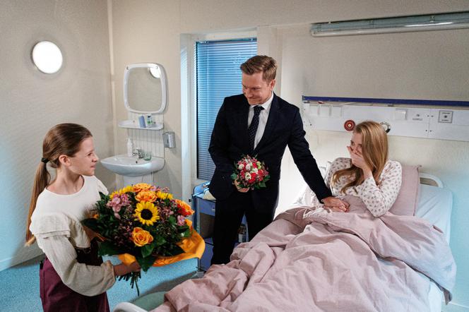 Na Wspólnej odc. 3406. Elżbieta (Paulina Chapko), Igor (Jakub Wesołowski), Julka (Maja Oświecińska)