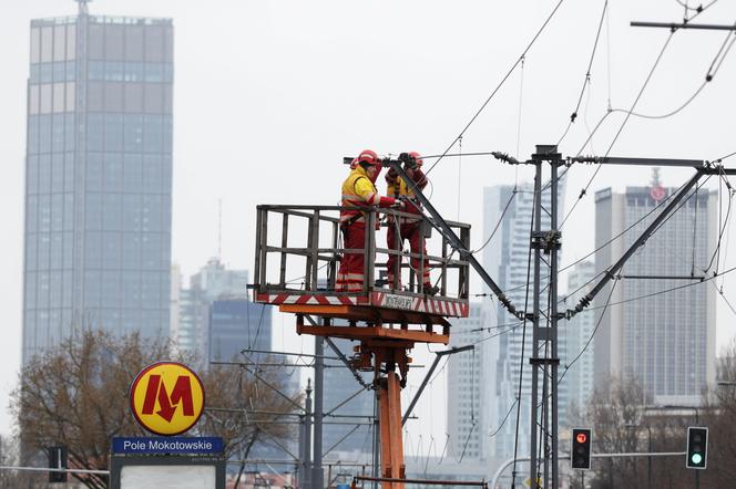 Ciężarówka zerwała tramwajową sieć trakcyjną