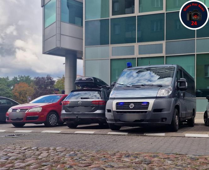 Pościg w centrum Warszawy. Uzbek zwiewał policji czerwonym volkswagenem