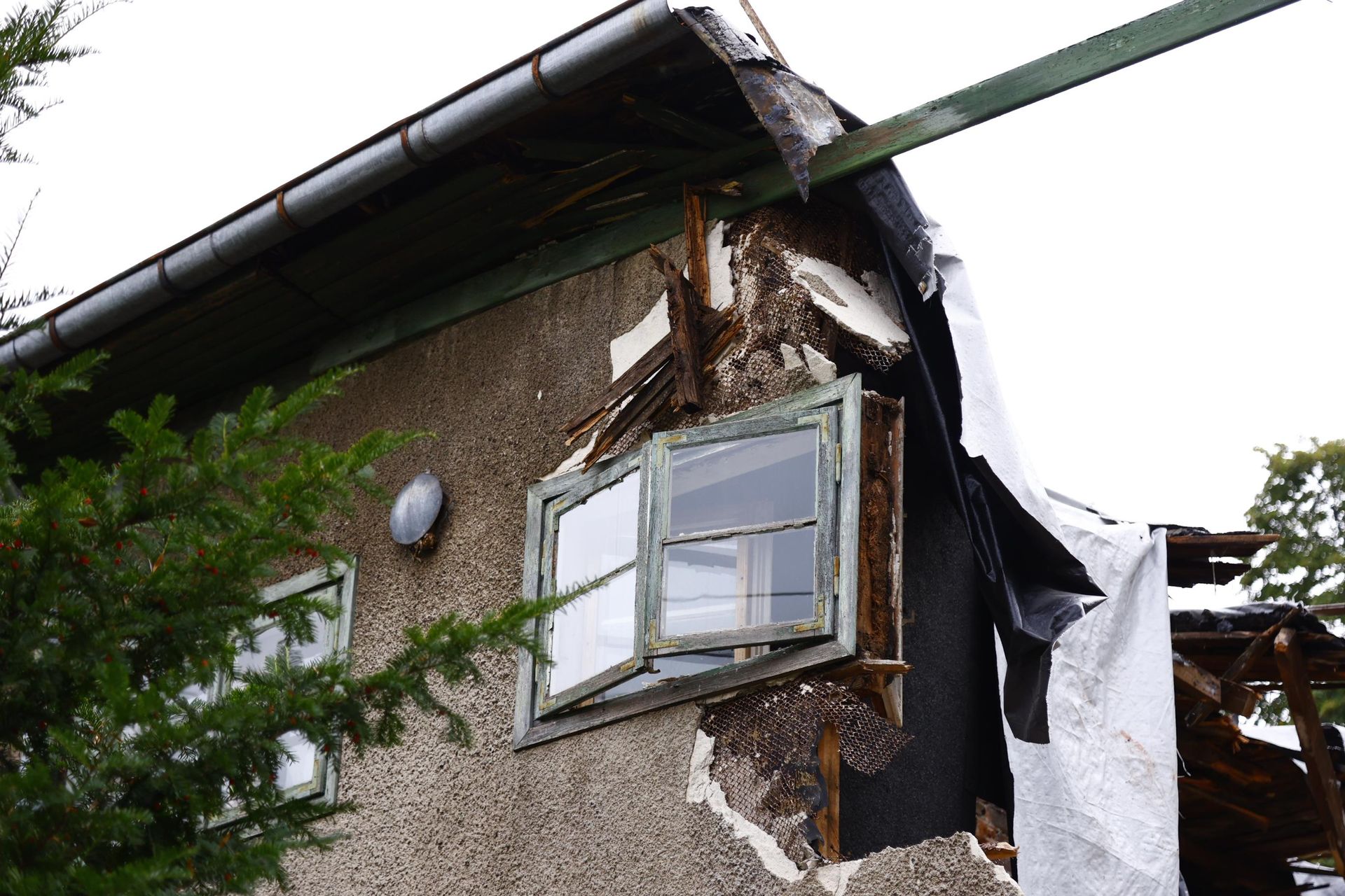 Rozbiórka domu przy Grębałowskiej w Warszawie