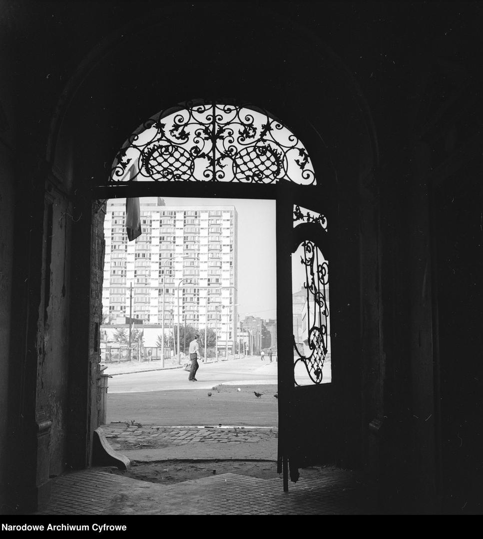 Osiedle Za Żelazną Bramą w Warszawie - stare zdjęcia. Jak wyglądało dawniej, w PRL-u?