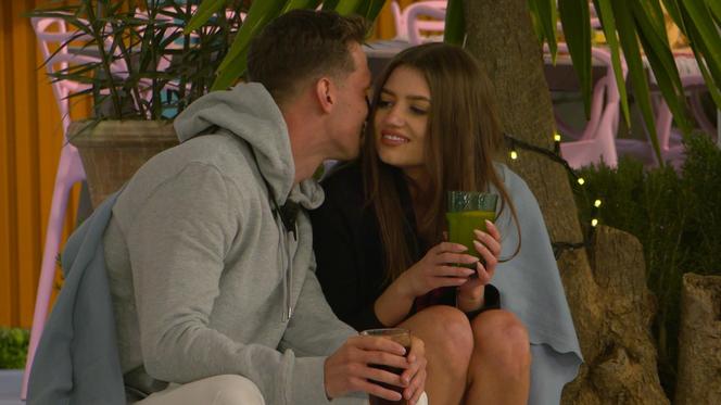 Love Island 9: widzowie już wszystko wiedzą. Adrian to hipokryta roku?