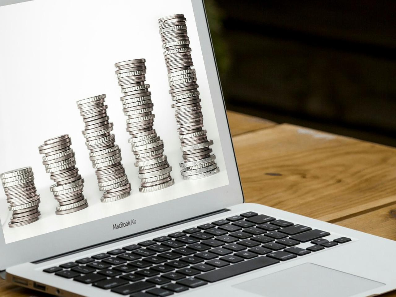 Emeryt chciał zainwestować! Zainstalował jedną aplikację. Stracił 200 tys. zł